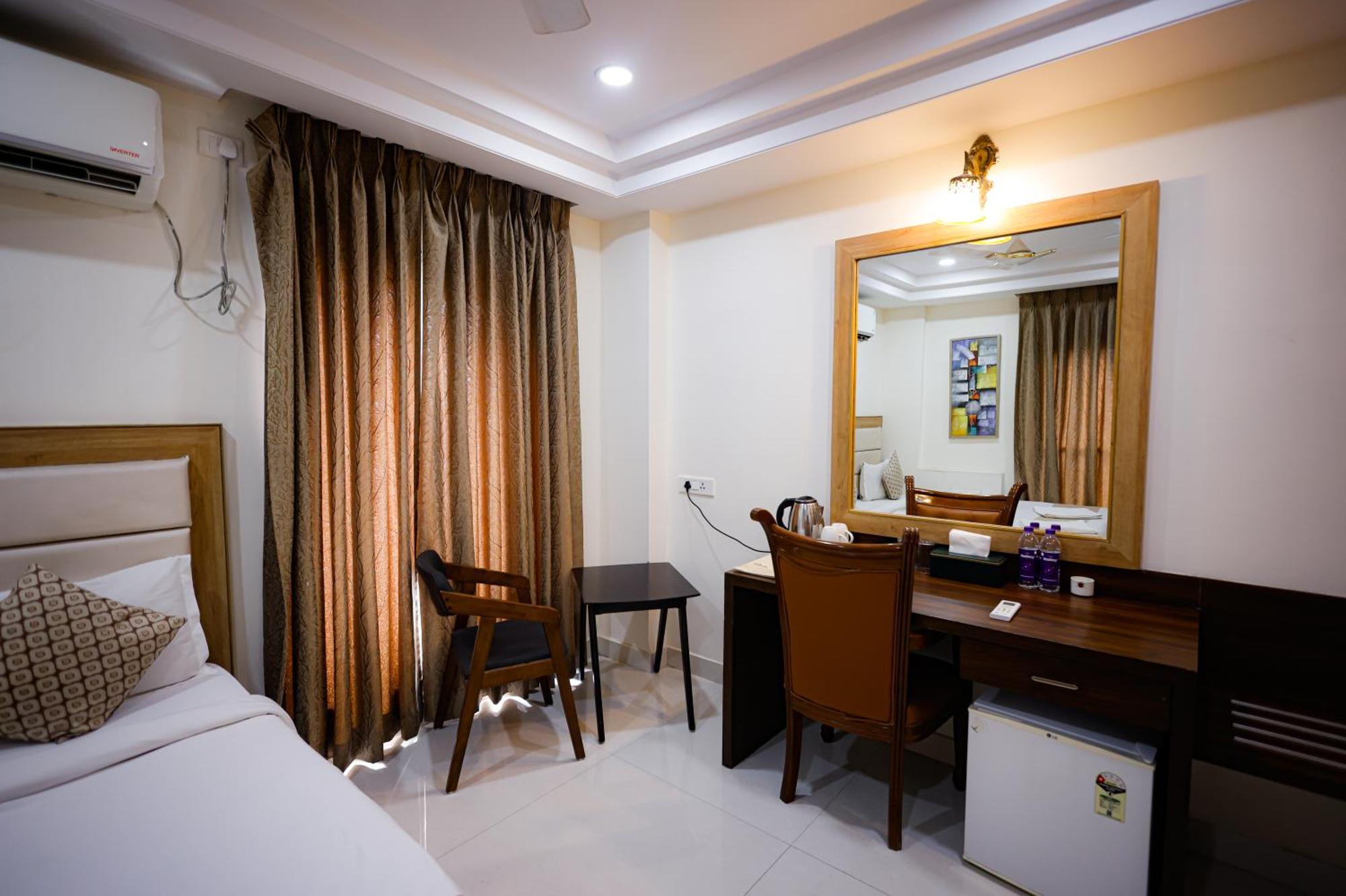 M Square Hotel Haïdarabad Extérieur photo