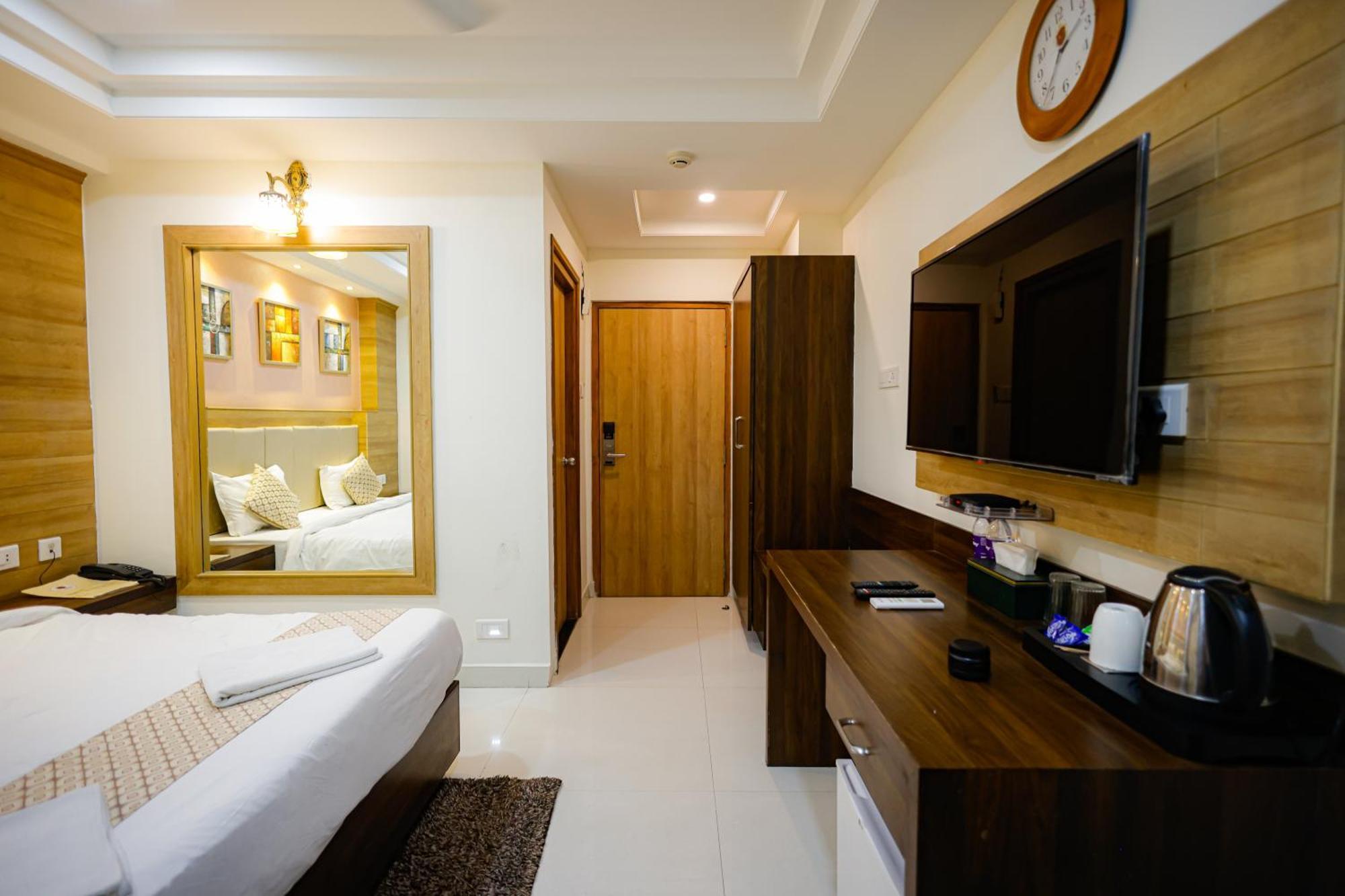 M Square Hotel Haïdarabad Extérieur photo