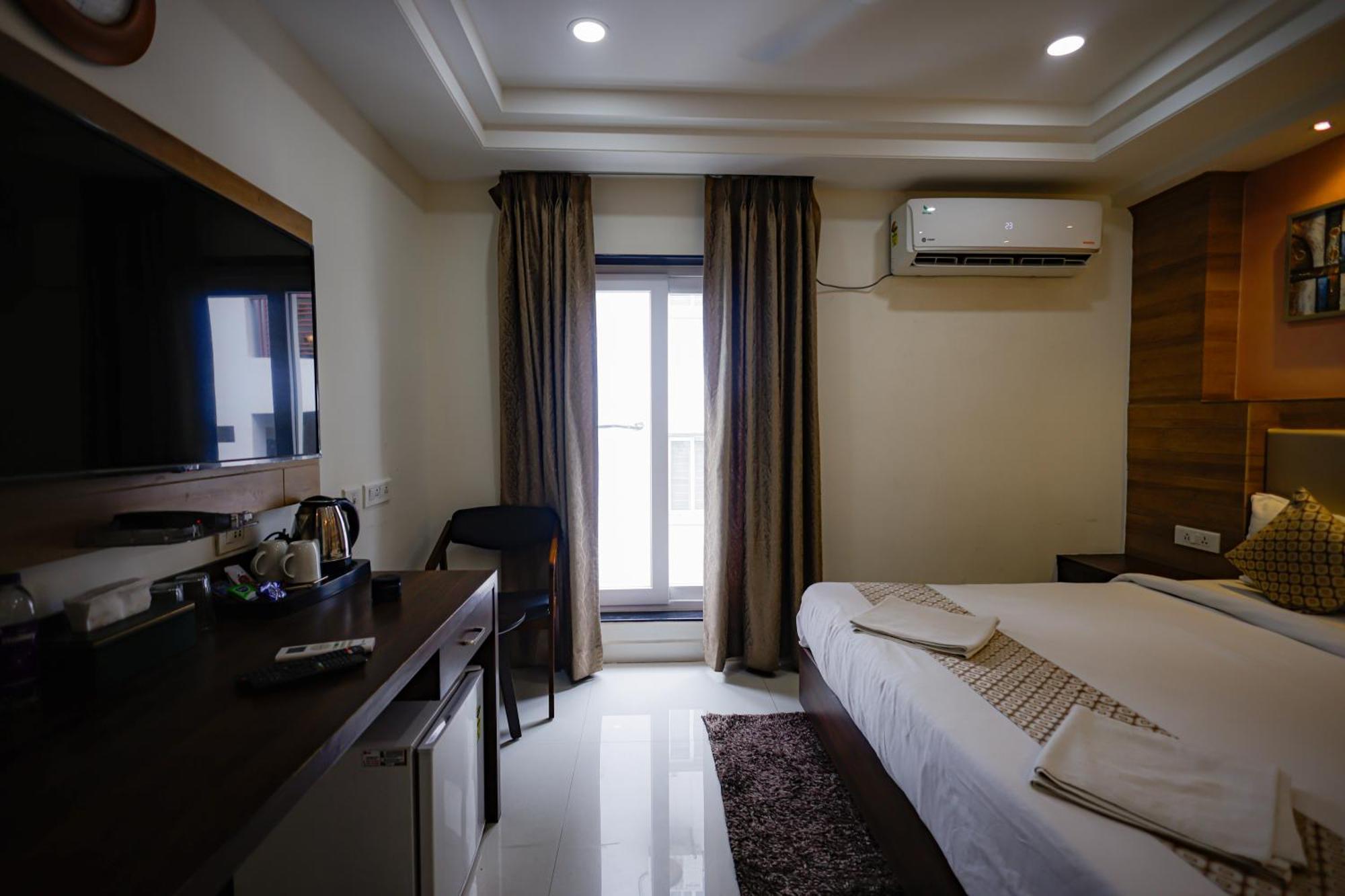 M Square Hotel Haïdarabad Extérieur photo