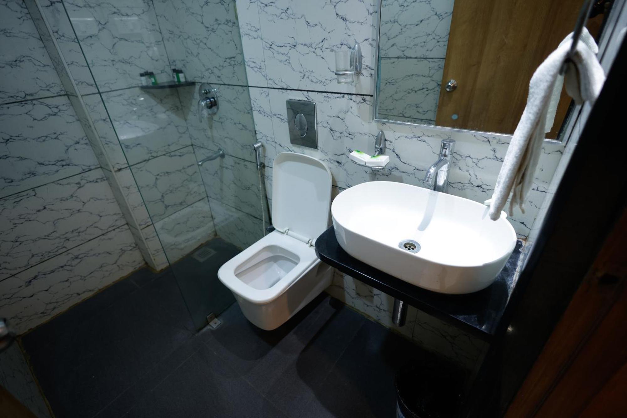 M Square Hotel Haïdarabad Extérieur photo
