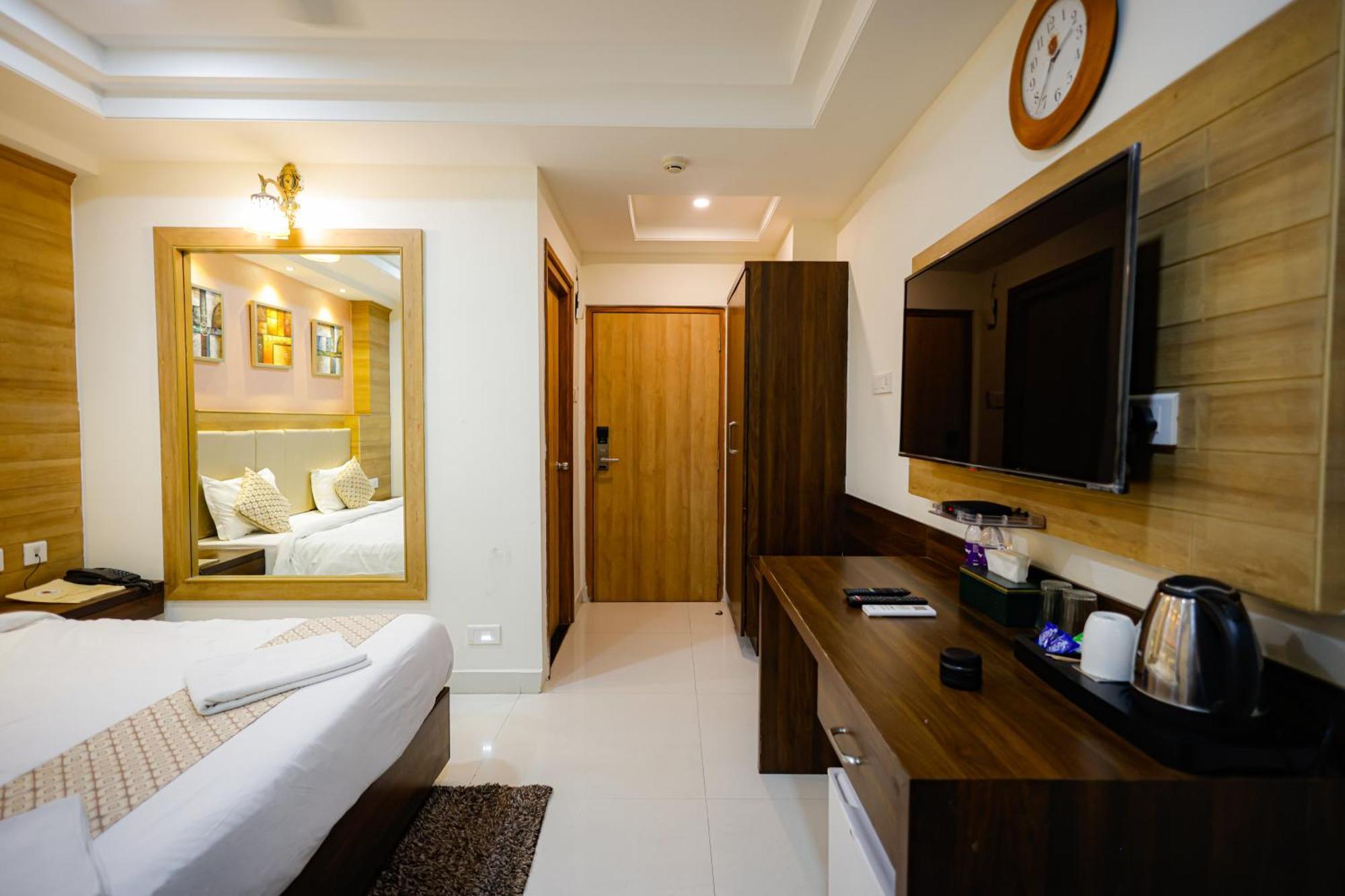 M Square Hotel Haïdarabad Extérieur photo