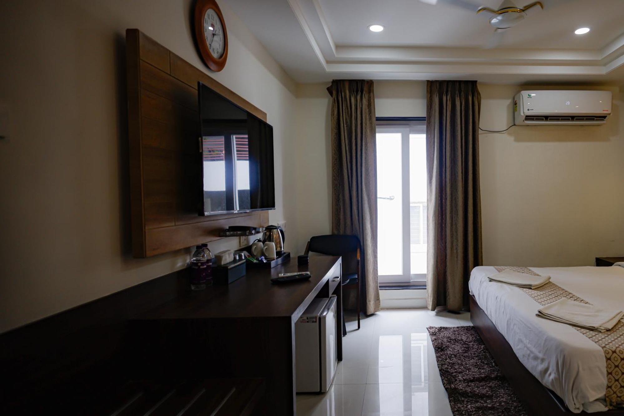 M Square Hotel Haïdarabad Extérieur photo