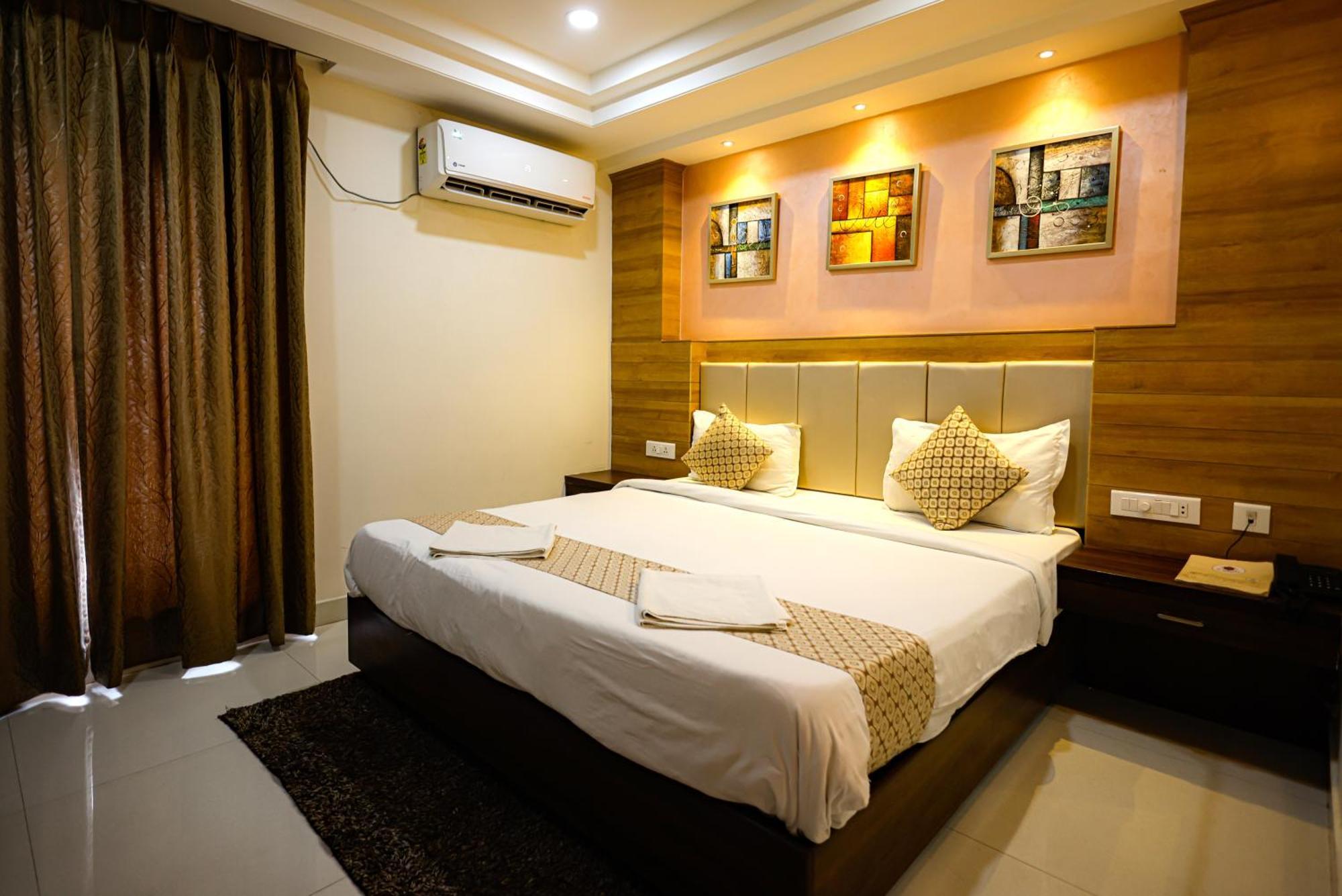 M Square Hotel Haïdarabad Extérieur photo