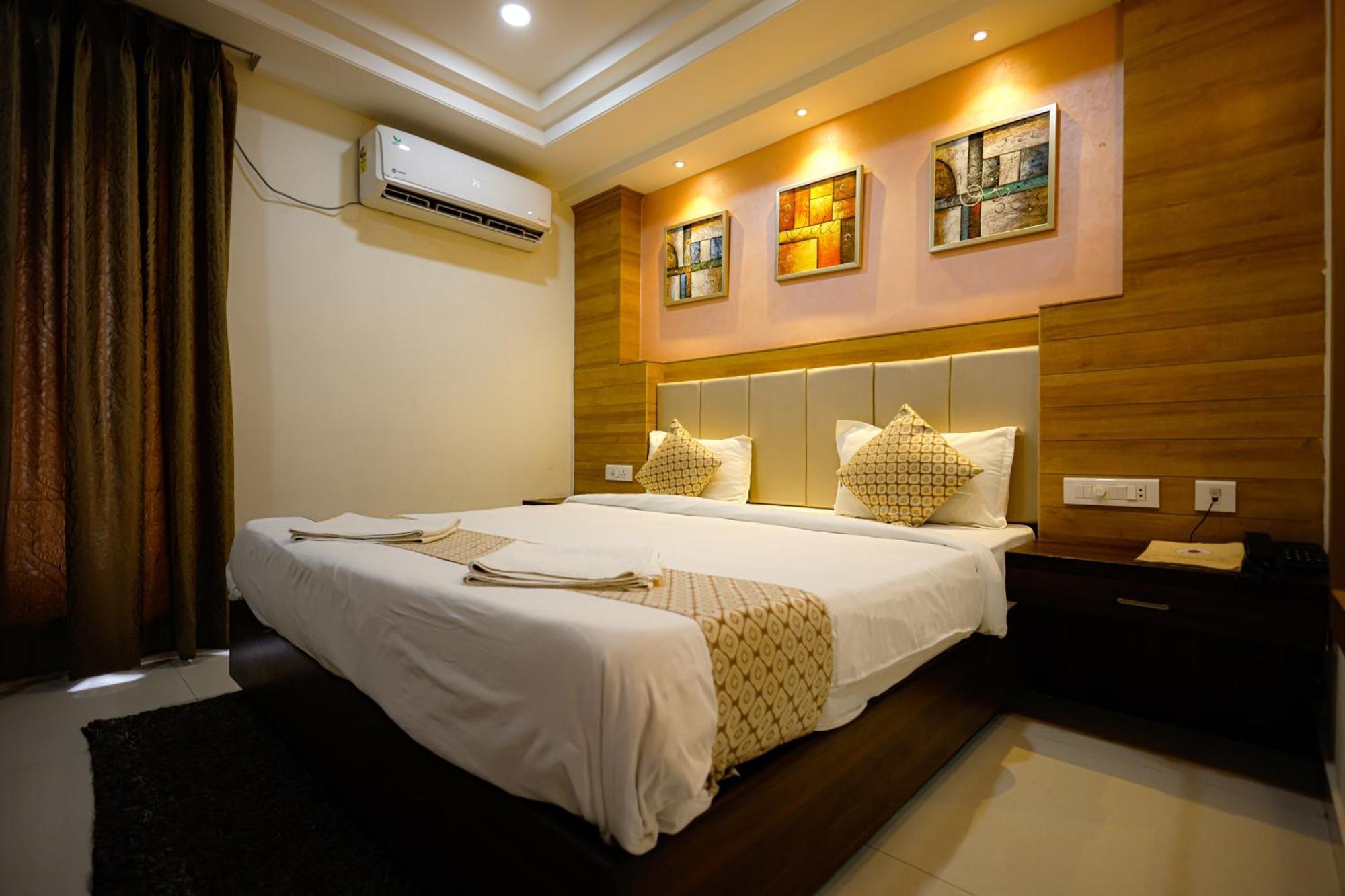 M Square Hotel Haïdarabad Extérieur photo