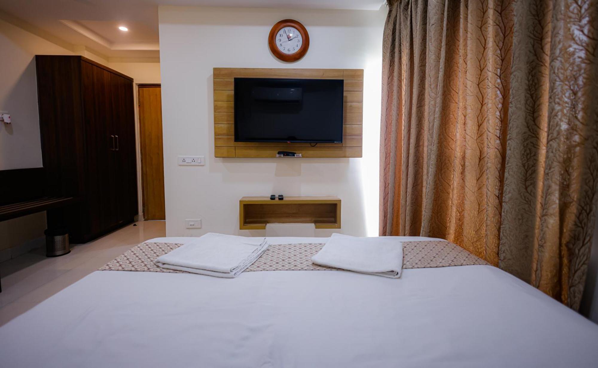 M Square Hotel Haïdarabad Extérieur photo