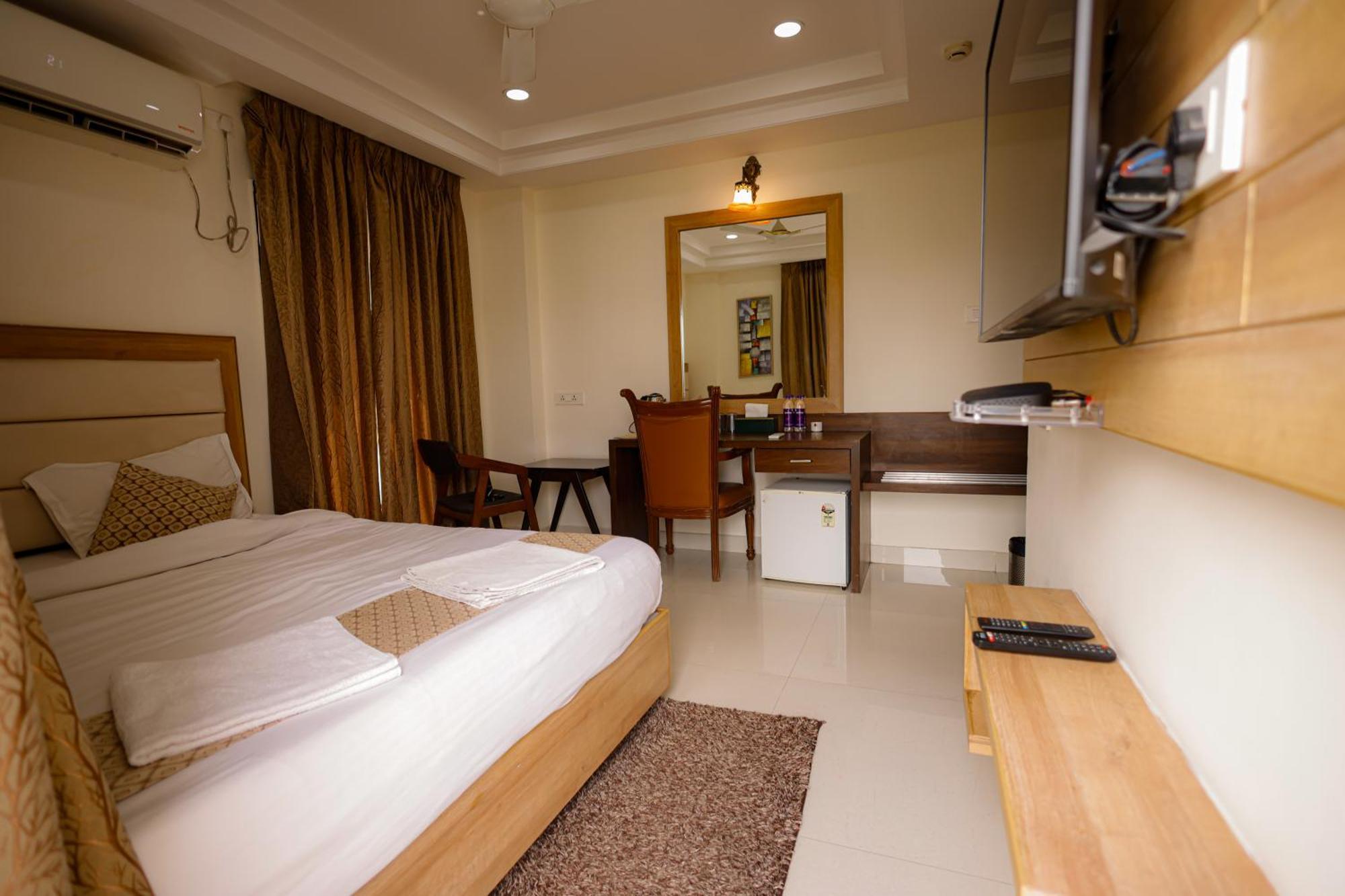 M Square Hotel Haïdarabad Extérieur photo