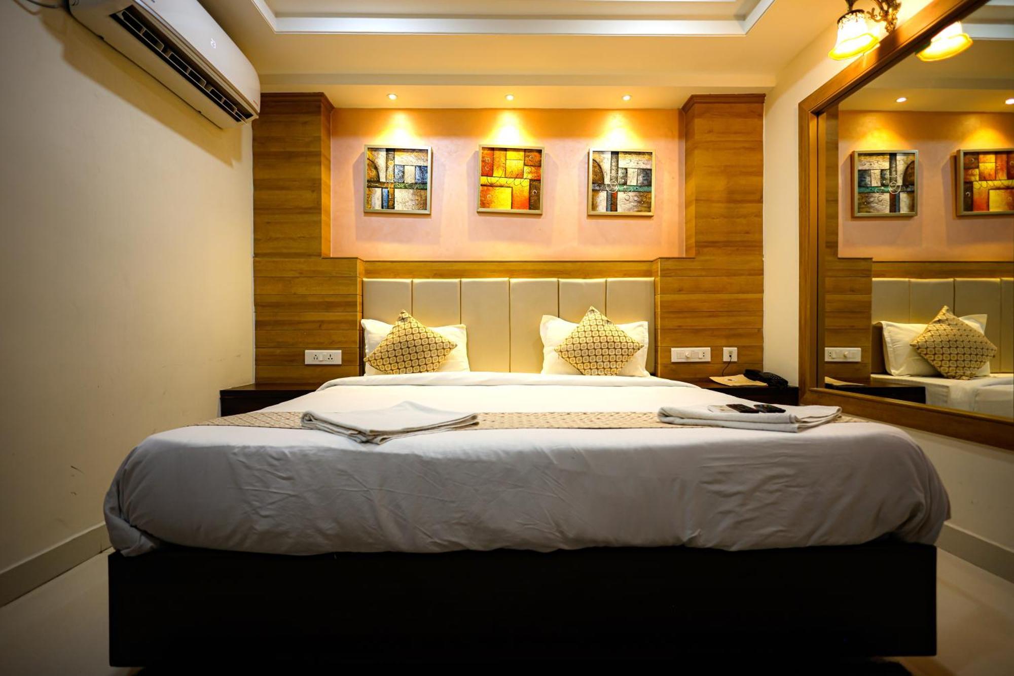 M Square Hotel Haïdarabad Extérieur photo