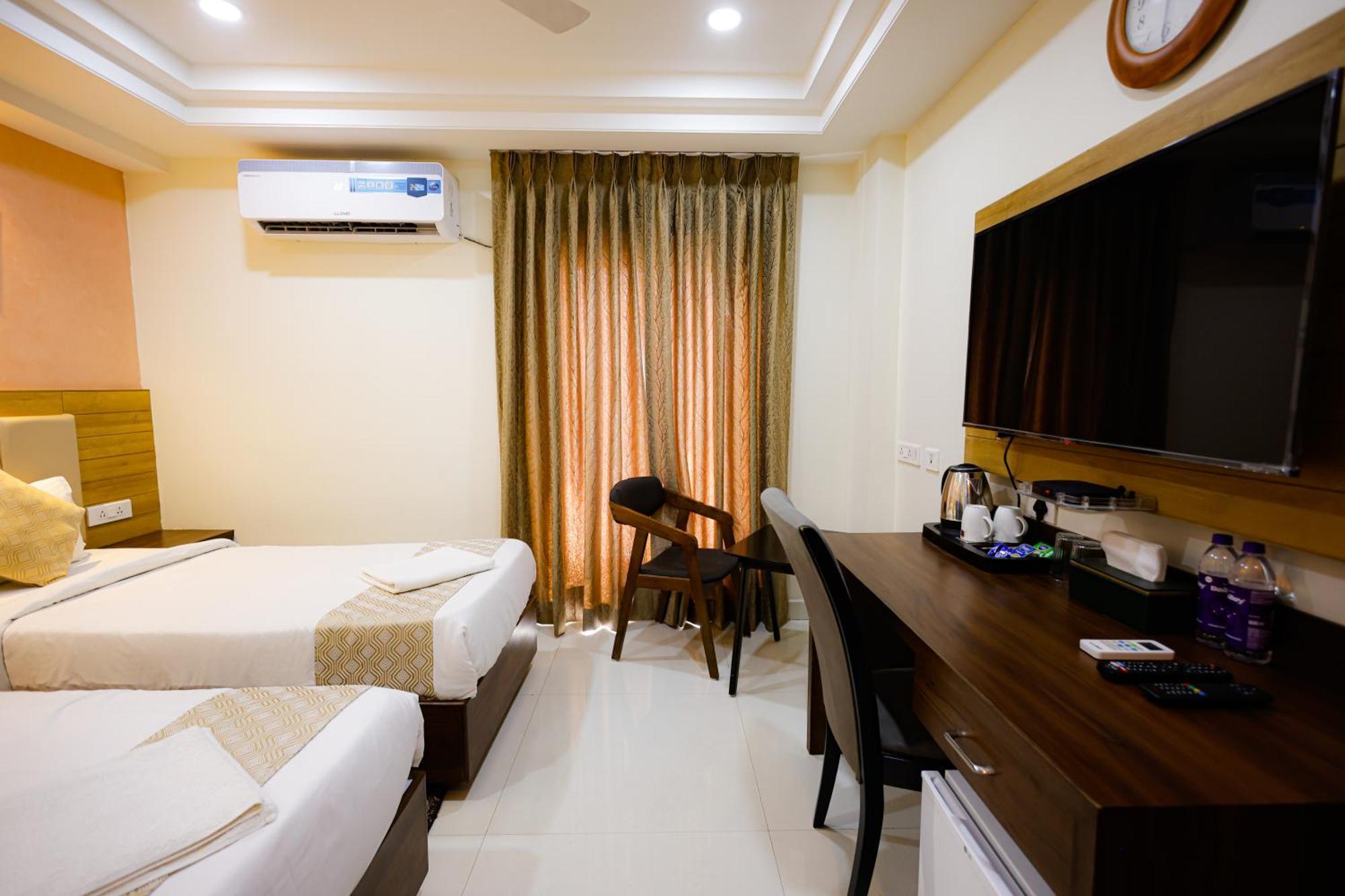 M Square Hotel Haïdarabad Extérieur photo