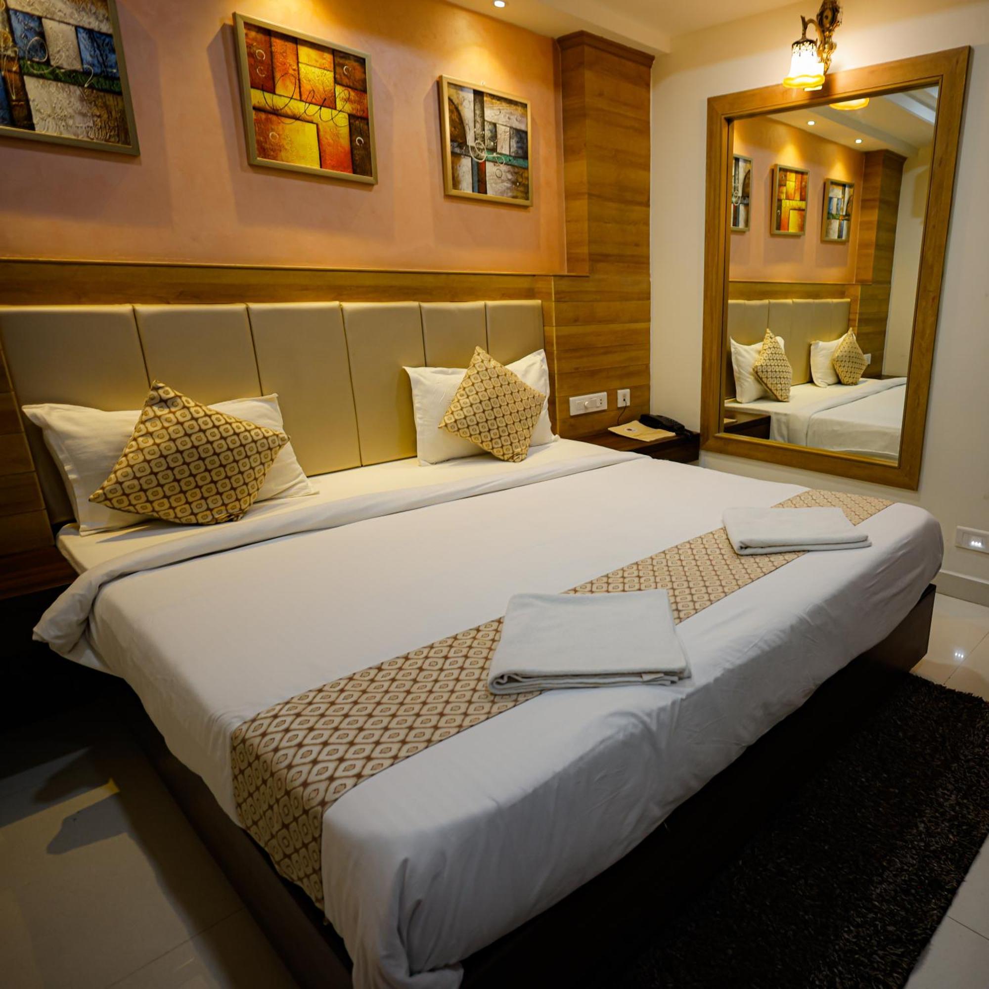 M Square Hotel Haïdarabad Extérieur photo