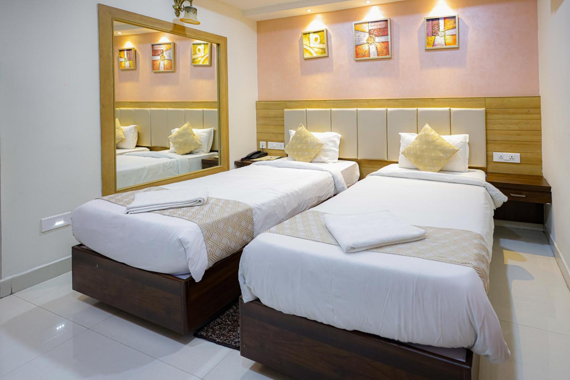 M Square Hotel Haïdarabad Extérieur photo