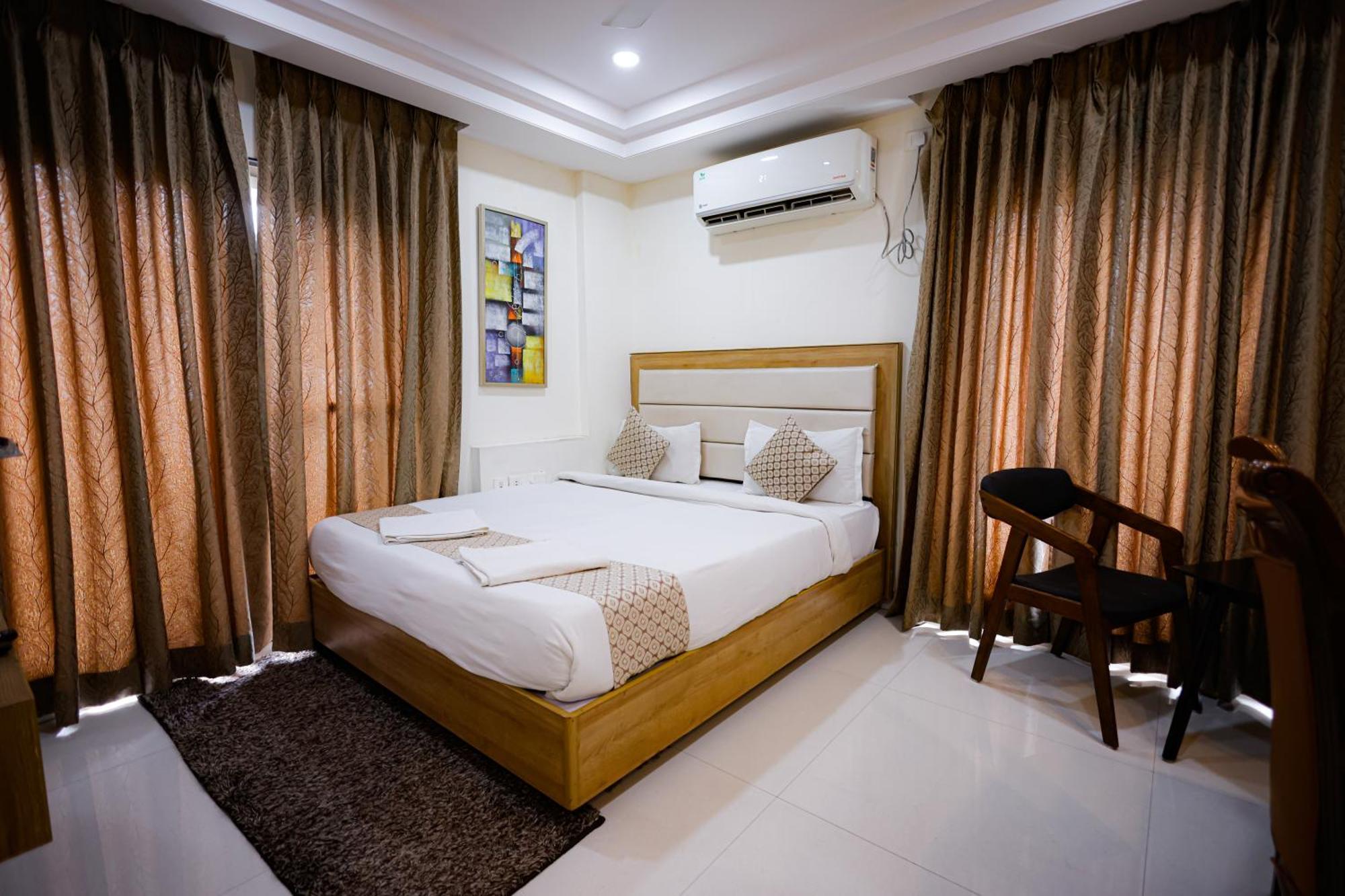 M Square Hotel Haïdarabad Extérieur photo